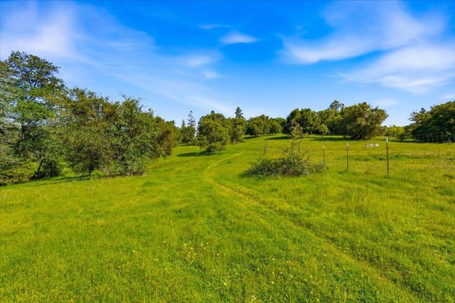 10677 Lazy Valley Rd, Penn Valley, CA 95946