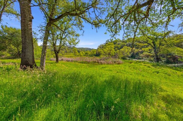 10677 Lazy Valley Rd, Penn Valley, CA 95946