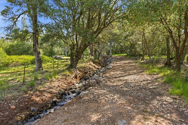10677 Lazy Valley Rd, Penn Valley, CA 95946