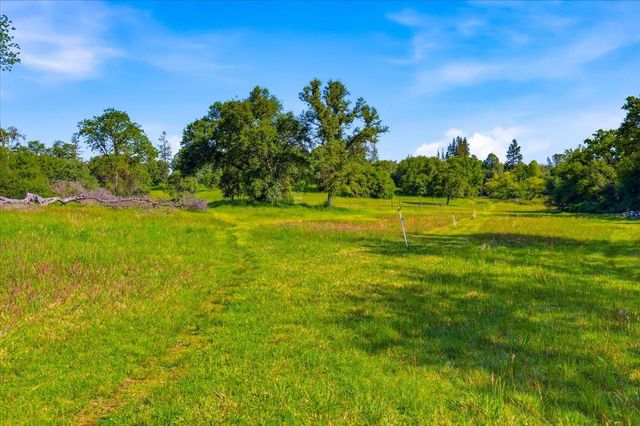 10677 Lazy Valley Rd, Penn Valley, CA 95946