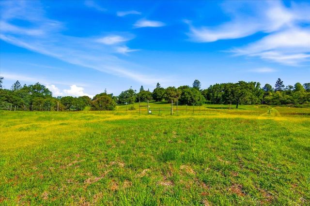 10677 Lazy Valley Rd, Penn Valley, CA 95946