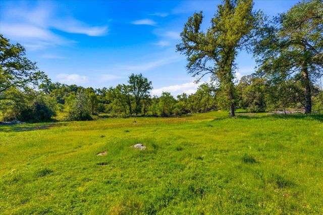10677 Lazy Valley Rd, Penn Valley, CA 95946