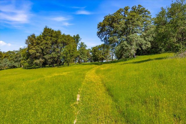 10677 Lazy Valley Rd, Penn Valley, CA 95946
