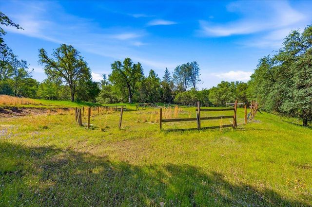 10677 Lazy Valley Rd, Penn Valley, CA 95946