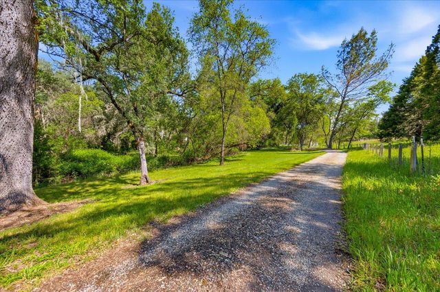 10677 Lazy Valley Rd, Penn Valley, CA 95946