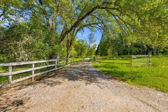 10677 Lazy Valley Rd, Penn Valley, CA 95946