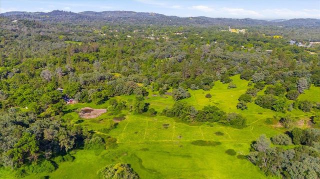 10677 Lazy Valley Rd, Penn Valley, CA 95946