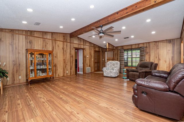 322 Evans Dr, El Dorado, AR 71730