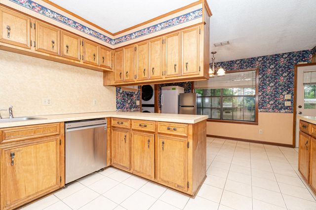 322 Evans Dr, El Dorado, AR 71730