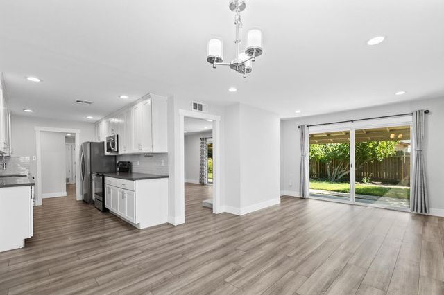 2130 Aaron Way, Sacramento, CA 95822