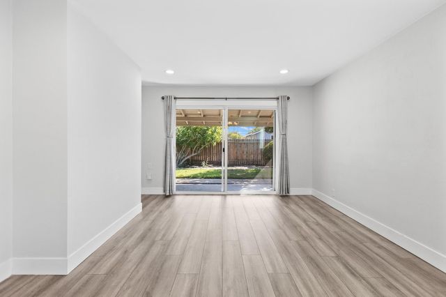 2130 Aaron Way, Sacramento, CA 95822