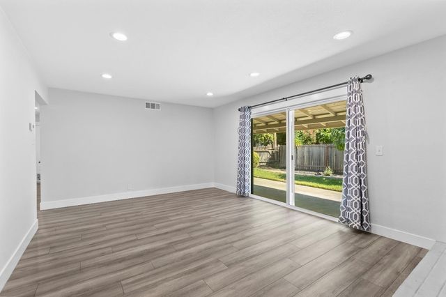 2130 Aaron Way, Sacramento, CA 95822