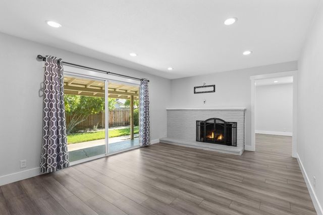 2130 Aaron Way, Sacramento, CA 95822