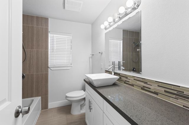 2130 Aaron Way, Sacramento, CA 95822