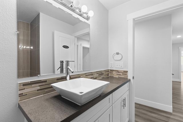 2130 Aaron Way, Sacramento, CA 95822