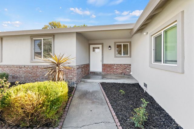 2130 Aaron Way, Sacramento, CA 95822