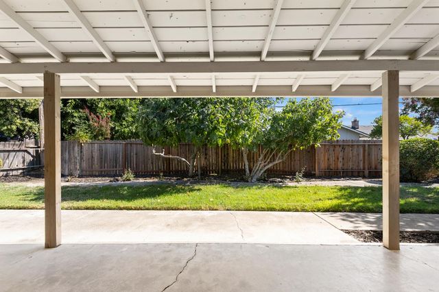 2130 Aaron Way, Sacramento, CA 95822