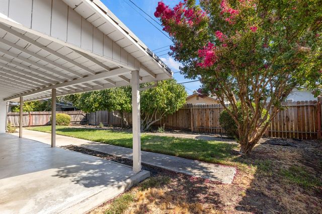 2130 Aaron Way, Sacramento, CA 95822