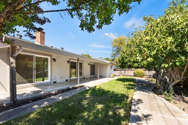 2130 Aaron Way, Sacramento, CA 95822