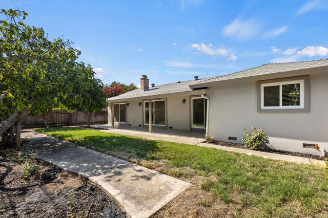 2130 Aaron Way, Sacramento, CA 95822