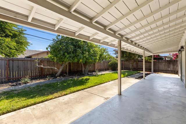 2130 Aaron Way, Sacramento, CA 95822