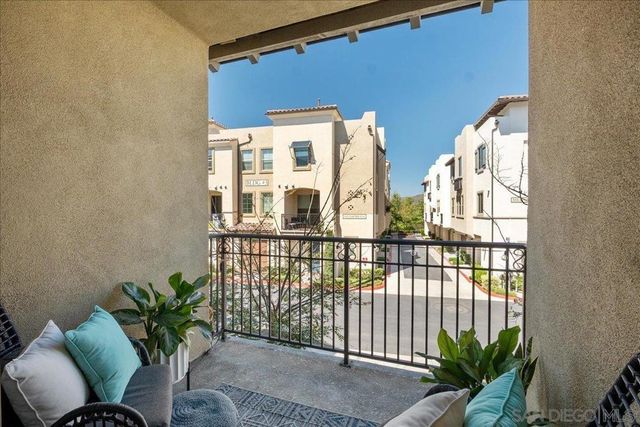 328 Paddle Ct, Santee, CA 92071