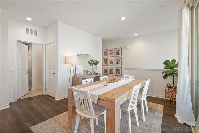 328 Paddle Ct, Santee, CA 92071