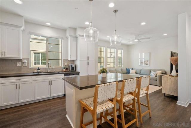 328 Paddle Ct, Santee, CA 92071