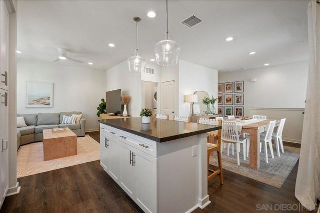 328 Paddle Ct, Santee, CA 92071