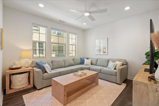 328 Paddle Ct, Santee, CA 92071