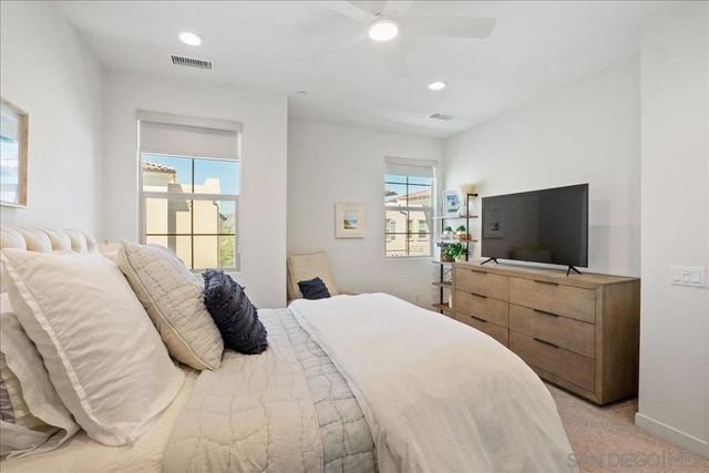 328 Paddle Ct, Santee, CA 92071