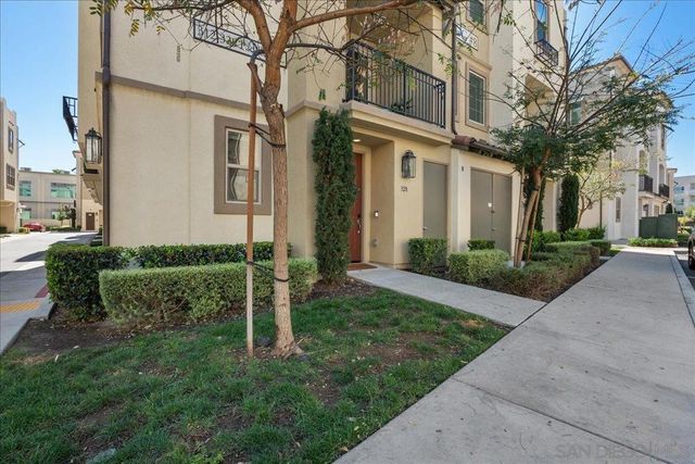 328 Paddle Ct, Santee, CA 92071