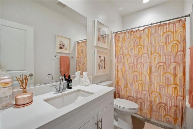 328 Paddle Ct, Santee, CA 92071