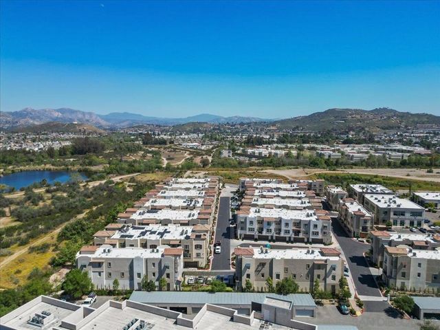 328 Paddle Ct, Santee, CA 92071