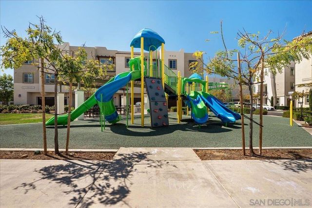 328 Paddle Ct, Santee, CA 92071