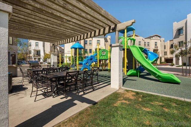 328 Paddle Ct, Santee, CA 92071