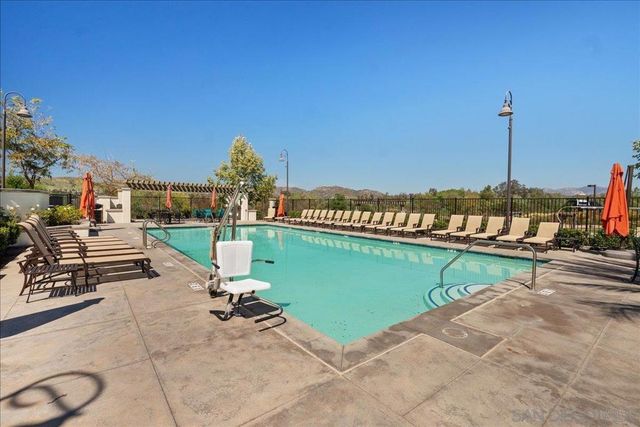 328 Paddle Ct, Santee, CA 92071