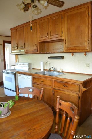 284 Deerfield Road, Windsor, CT 06095