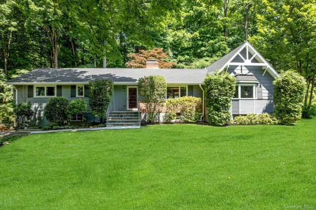 15 Deerfield Lane S, Pleasantville, NY 10570