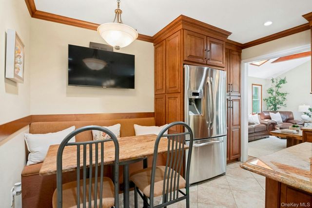 15 Deerfield Lane S, Pleasantville, NY 10570