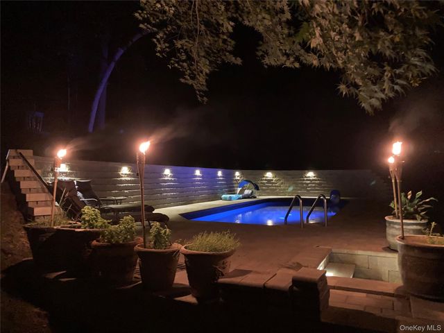 15 Deerfield Lane S, Pleasantville, NY 10570