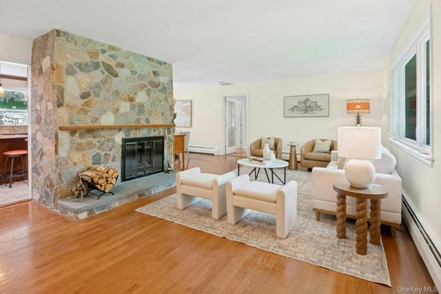 15 Deerfield Lane S, Pleasantville, NY 10570
