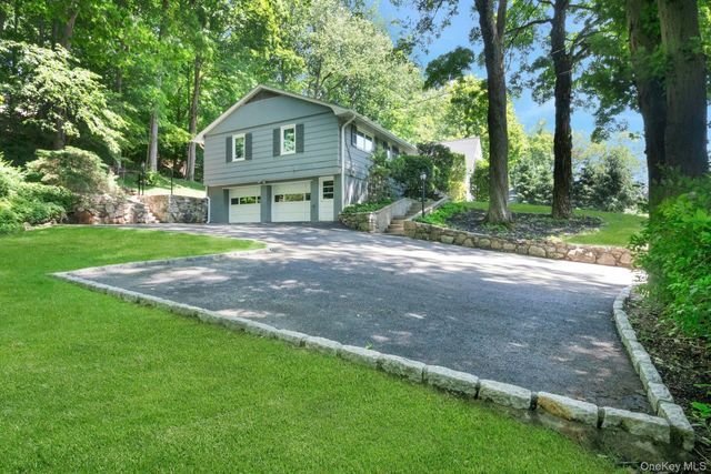15 Deerfield Lane S, Pleasantville, NY 10570
