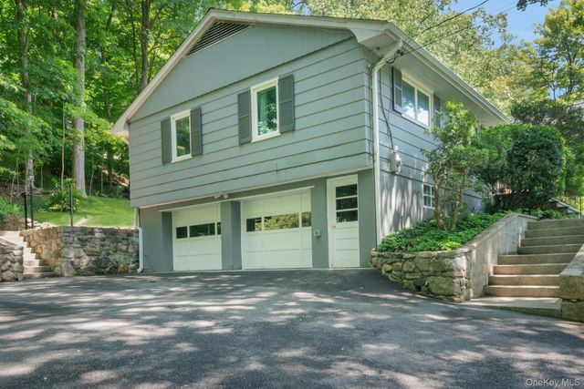 15 Deerfield Lane S, Pleasantville, NY 10570