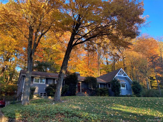 15 Deerfield Lane S, Pleasantville, NY 10570