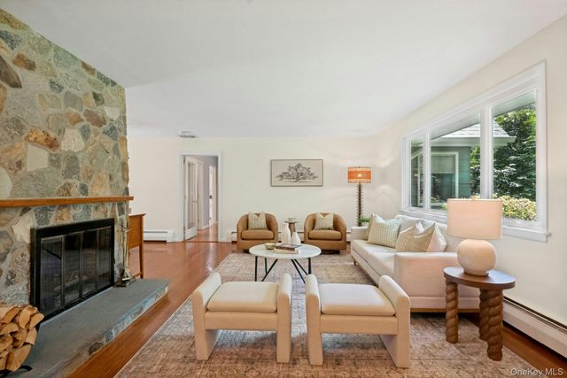 15 Deerfield Lane S, Pleasantville, NY 10570