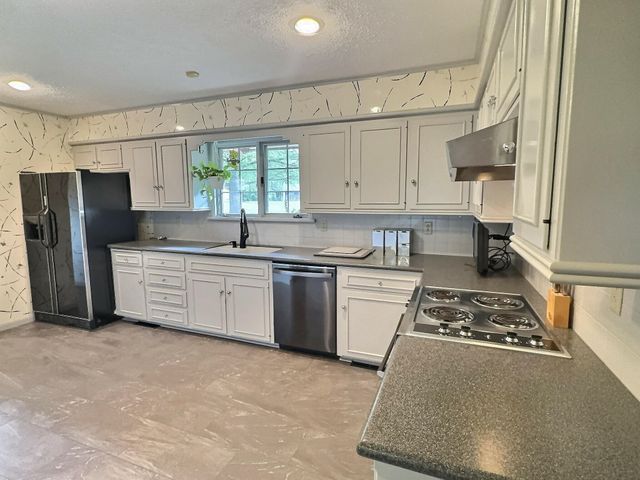 2400 N Dellrose St, Wichita, KS 67220