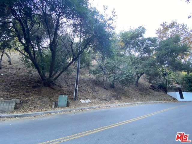 7506 Willow Glen Road, Los Angeles, CA 90046