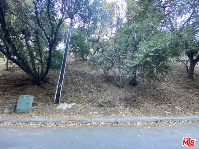 7506 Willow Glen Road, Los Angeles, CA 90046