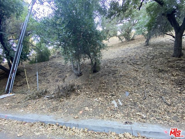 7506 Willow Glen Road, Los Angeles, CA 90046